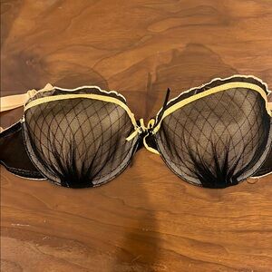 Y2K Vintage Fredrick’s of Hollywood bra. Strapless with removable straps. 32C